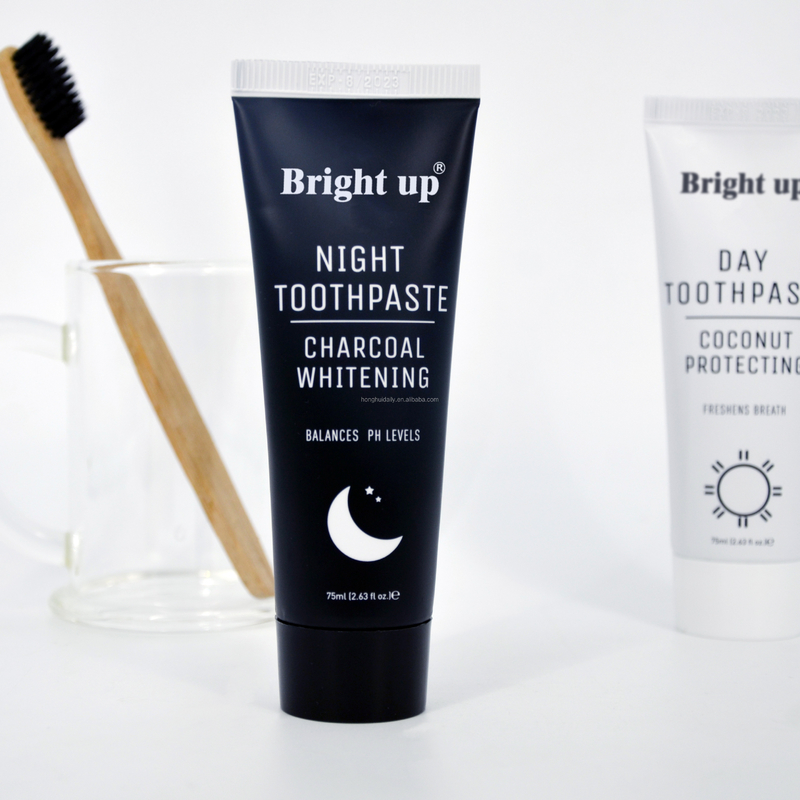 Dents libres de fluorure blanchissant le charbon de bois noir de pâte blanche de noix de coco de pâte dentifrice jour et nuit