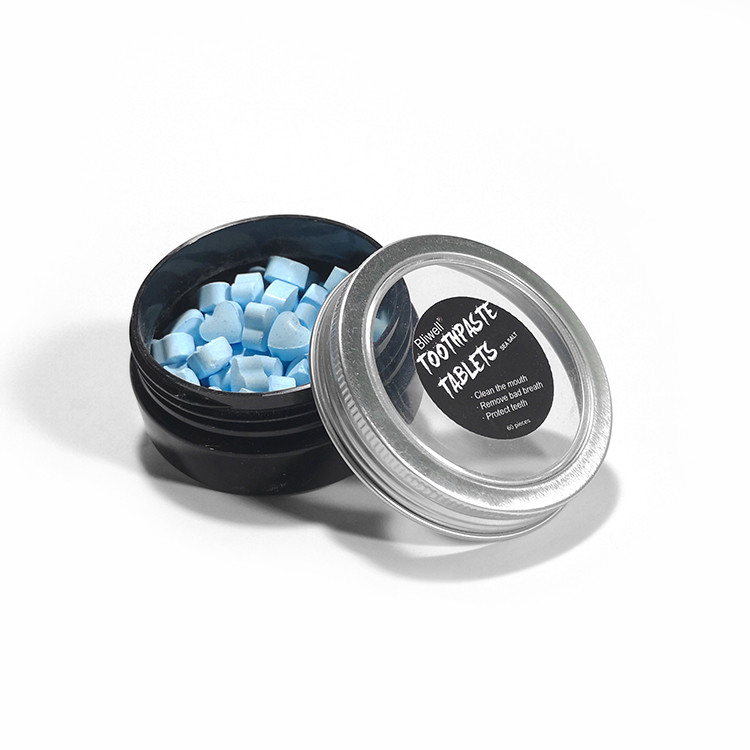 La pâte dentifrice en bon état de cuisson organique de taille normale marque sur tablette des pilules blanchissant l'adulte oral de voyage
