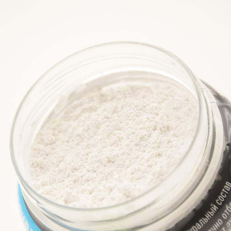 Poudre pour dents faite avec des ingrédients naturels pour un sourire brillant et beau