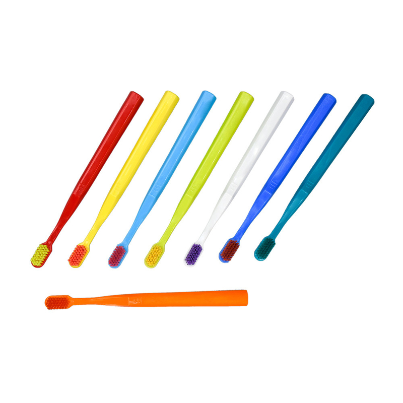 Vente en gros personnalisée pour adultes Voyage à domicile Hôtel en plastique brosse à dents douce à usage domestique en carton à ampoules