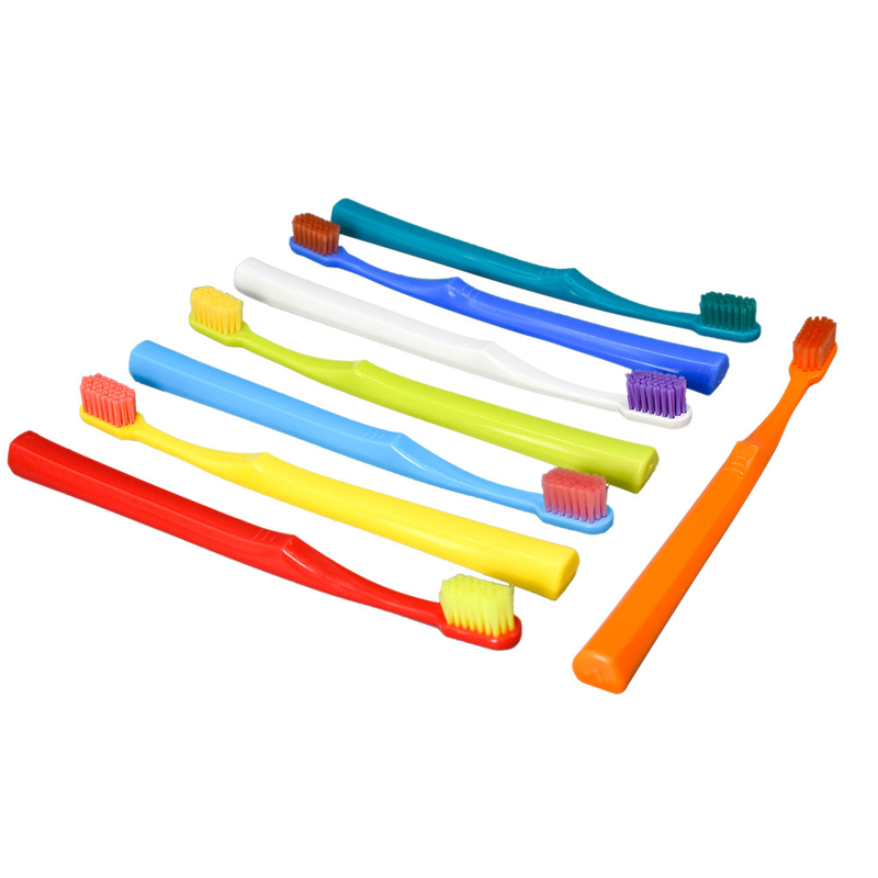 Vente en gros personnalisée pour adultes Voyage à domicile Hôtel en plastique brosse à dents douce à usage domestique en carton à ampoules