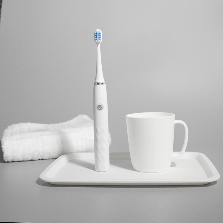 OEM de brosse à dents de soin de brosse à dents et actions oraux professionnels de blanchiment électriques, marques de distributeur adaptées aux besoins du client