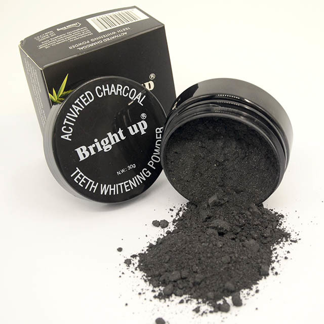 Poudre pour dents faite avec des ingrédients naturels pour un sourire brillant et beau